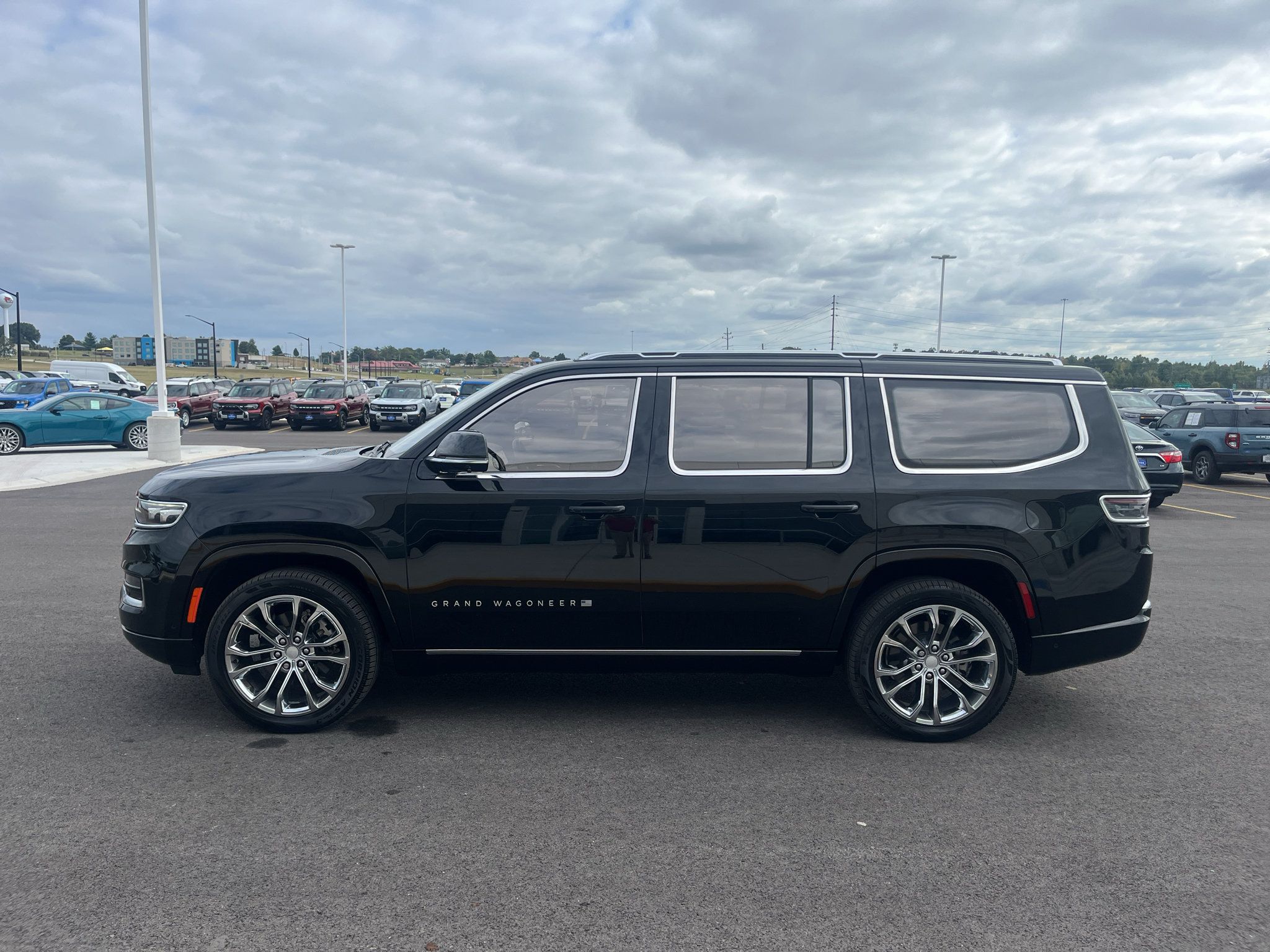 Used 2022 Jeep Grand Wagoneer Series II w/ Premium Group II AWD/4WD image 8