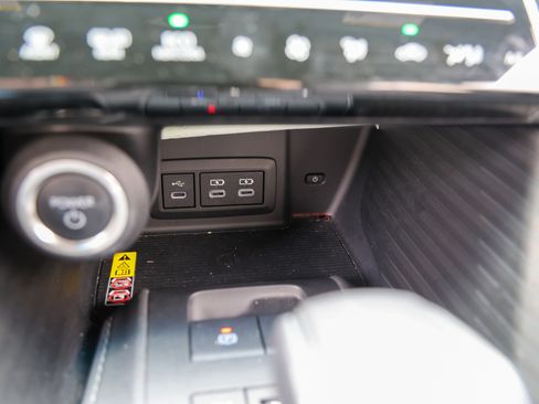 Certified 2024 Toyota Venza XLE AWD/4WD image 51