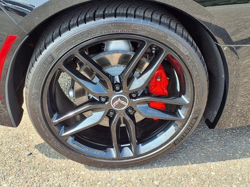 Used 2019 Chevrolet Corvette Stingray Coupe w/ 1LT RWD image 11