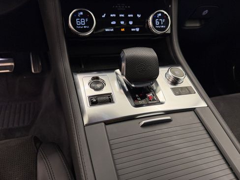 Used 2023 Jaguar F-PACE SVR AWD/4WD image 16