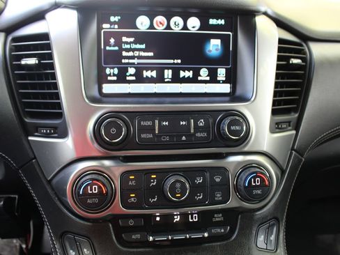 Used 2020 Chevrolet Suburban LT RWD image 28