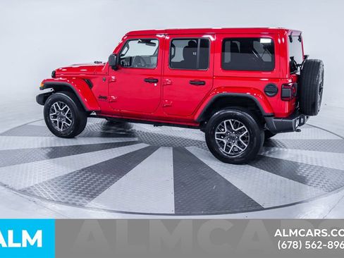 Used 2025 Jeep Wrangler Unlimited Sahara AWD/4WD image 5