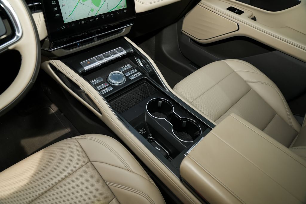 Used 2025 Lincoln Nautilus Premier AWD/4WD image 26