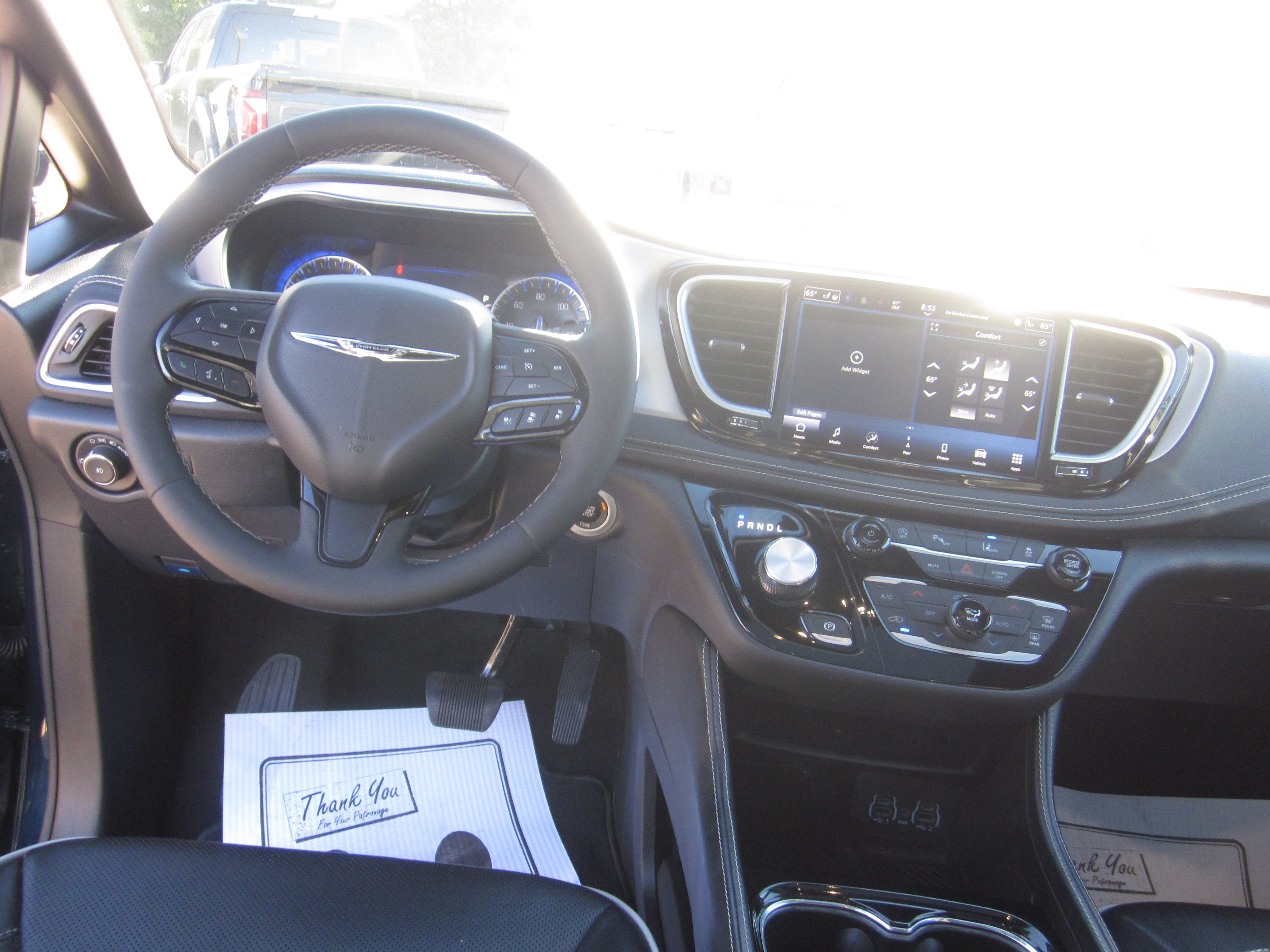 Used 2025 Chrysler Pacifica Limited FWD image 14