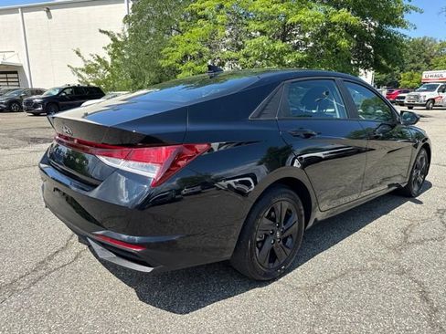 Used 2023 Hyundai Elantra SEL FWD image 15