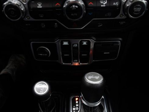 Used 2020 Jeep Wrangler Unlimited Sahara AWD/4WD image 16