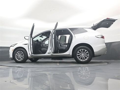 Used 2024 Buick Enclave Premium image 56