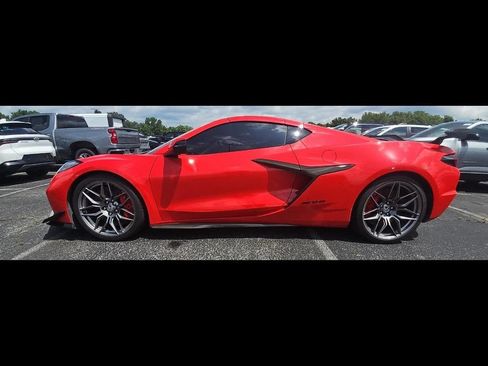 Used 2024 Chevrolet Corvette Z06 w/ Z07 Performance Package RWD image 7