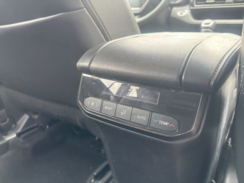 Used 2022 Toyota Highlander XLE FWD image 31