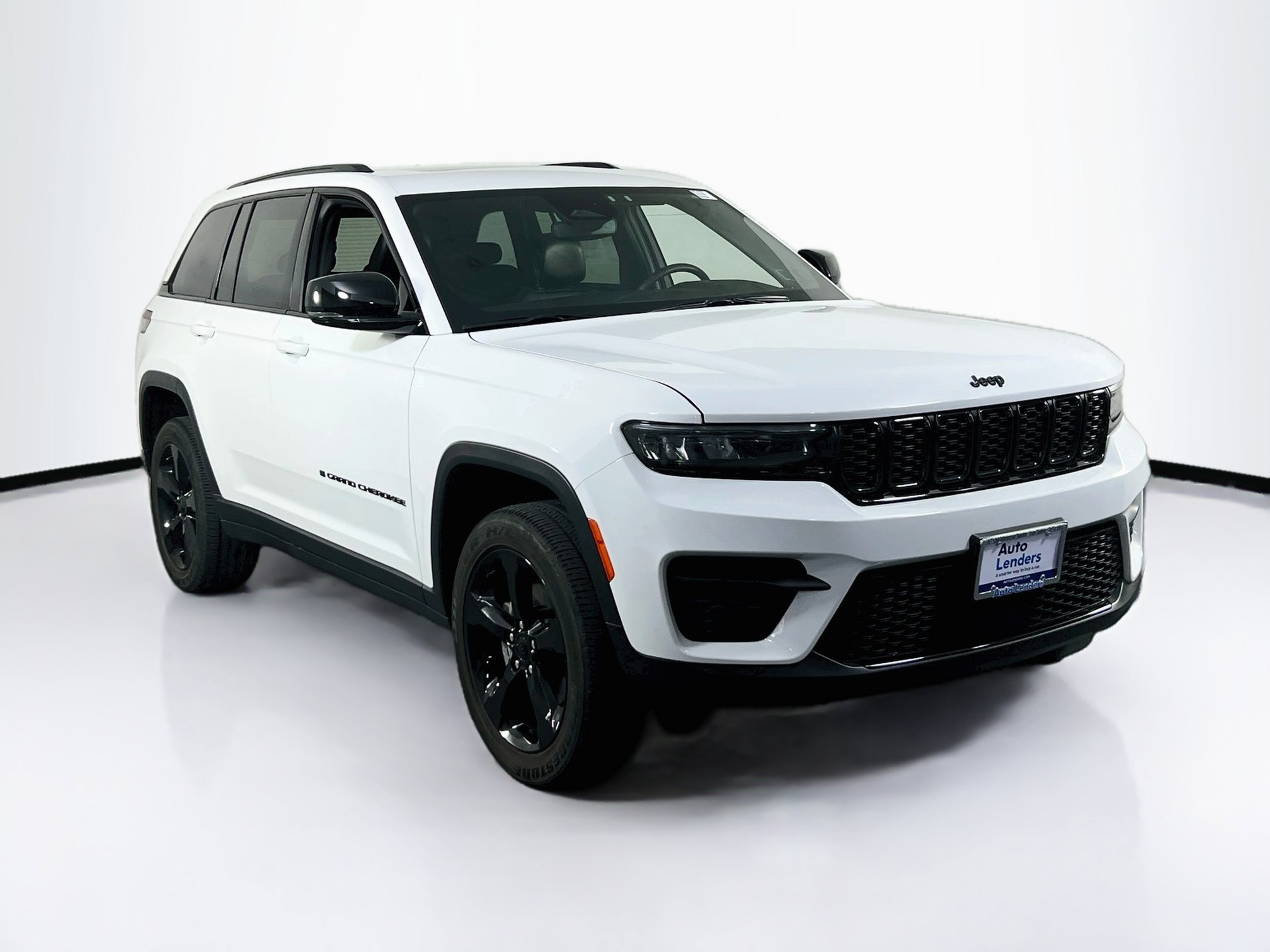 Used 2023 Jeep Grand Cherokee Altitude AWD/4WD image 3