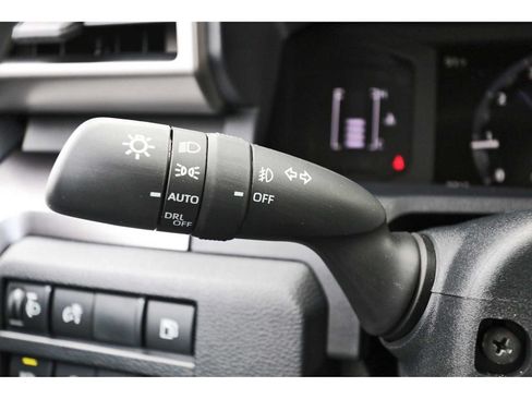 Used 2025 Toyota 4Runner SR5 AWD/4WD image 17