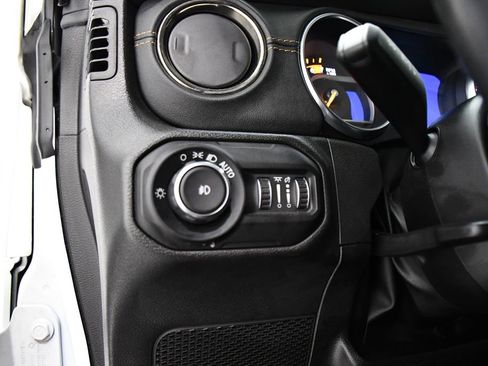 Used 2022 Jeep Wrangler Unlimited Sahara image 11