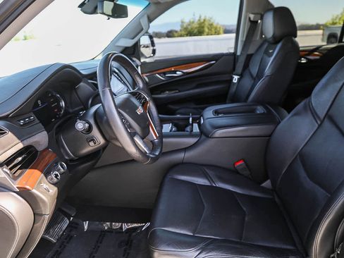 Used 2020 Cadillac Escalade Luxury image 17