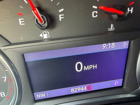 Used 2021 Chevrolet Traverse LT image 22