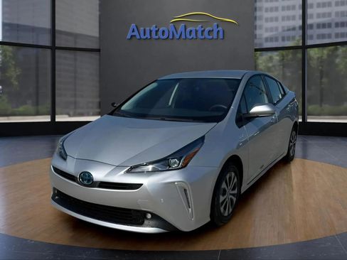 Used 2021 Toyota Prius LE image 4