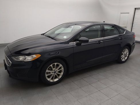 Used 2020 Ford Fusion SE FWD image 2
