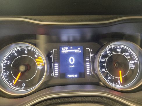 Used 2021 Jeep Cherokee Latitude FWD image 23