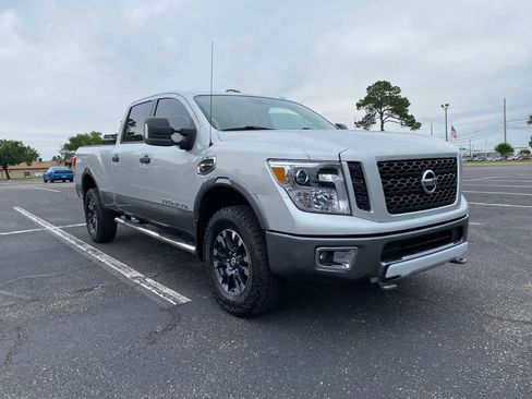 Used 2017 Nissan Titan PRO-4X AWD/4WD image 4