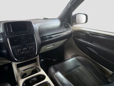 Used 2019 Dodge Grand Caravan SXT FWD image 22