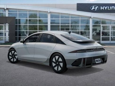 Used 2025 Hyundai Ioniq 6 SE RWD image 5