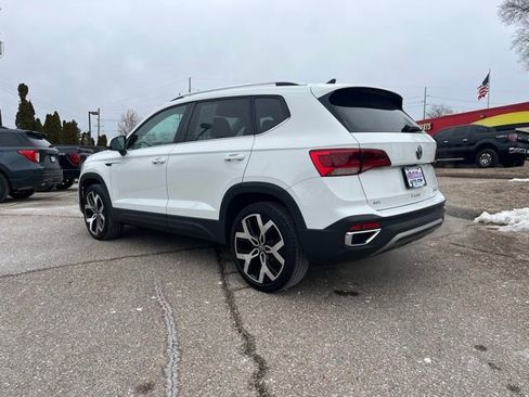 Used 2022 Volkswagen Taos SEL image 3