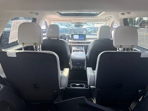 Used 2025 Lincoln Aviator AWD w/ Equipment Group 101A image 14