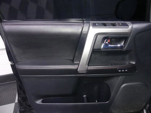 Used 2015 Toyota 4Runner Limited image 17