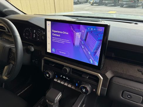 Used 2025 Toyota Tacoma Limited AWD/4WD image 23