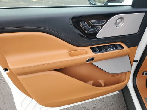 New 2026 Lincoln Aviator Black Label AWD/4WD image 7