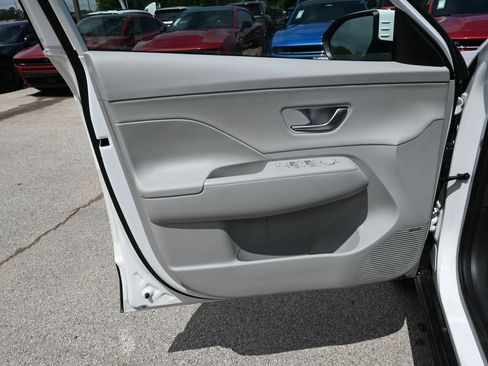 Used 2024 Hyundai Kona Limited AWD/4WD image 8