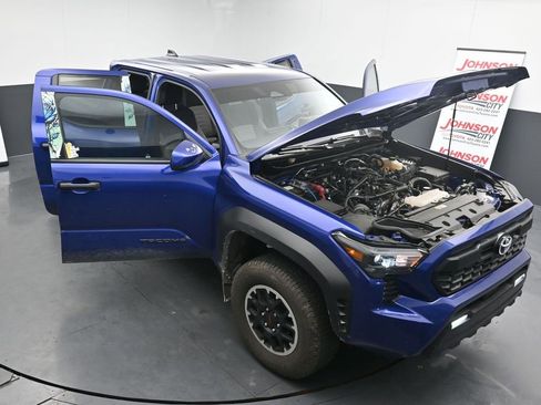 Used 2024 Toyota Tacoma TRD Off-Road image 25