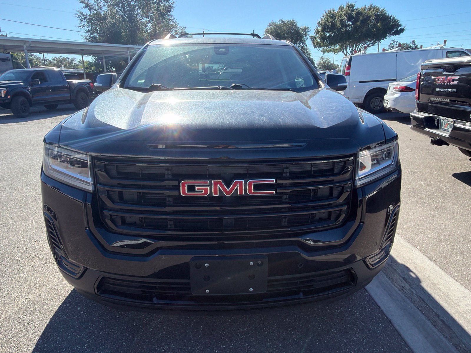 Certified 2022 GMC Acadia SLE w/ Driver Convenience Package AWD/4WD image 2