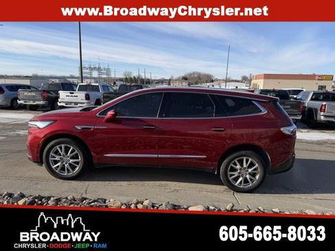 Used 2023 Buick Enclave Essence w/ Experience Buick Package image 4