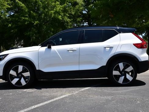 Used 2023 Volvo XC40 Recharge Plus AWD/4WD image 4