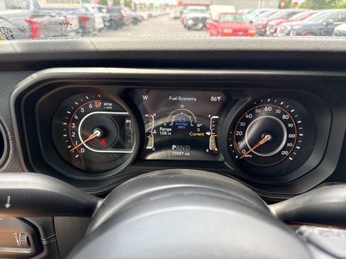 Used 2026 Jeep Gladiator Rubicon AWD/4WD image 18