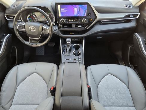 Used 2023 Toyota Highlander Bronze Edition image 19