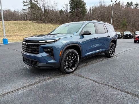 New 2026 Chevrolet Traverse LT w/ Midnight/Sport Edition image 3