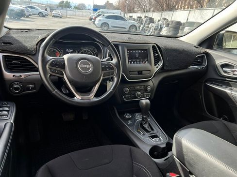 Used 2020 Jeep Cherokee Latitude w/ Cold Weather Group image 21