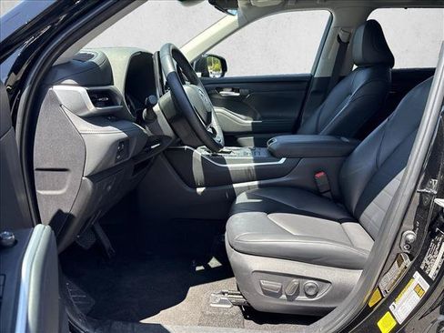 Certified 2026 Toyota Highlander XLE AWD/4WD image 10