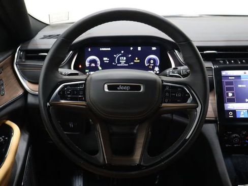 Used 2023 Jeep Grand Cherokee L Summit w/ Advanced Protech Group IV image 32