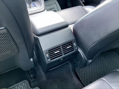 Used 2019 Jaguar E-PACE R-Dynamic SE image 31