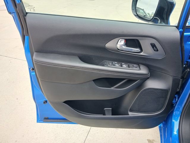 New 2027 Chrysler Pacifica Select w/ Family Tech Group FWD image 11