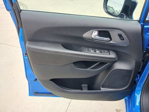 New 2027 Chrysler Pacifica Select FWD image 11