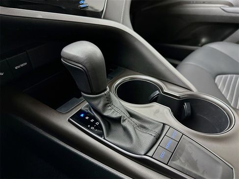 Used 2023 Toyota Camry SE image 16