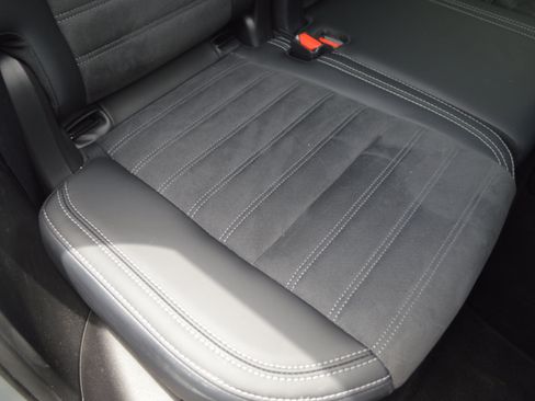 Used 2024 Mitsubishi Outlander SE FWD image 37