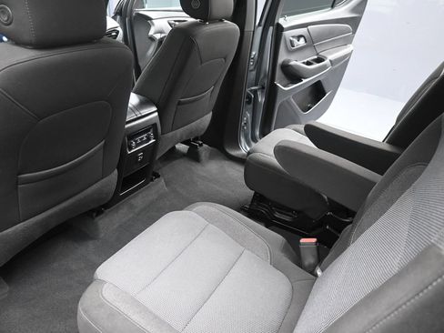 Used 2023 Chevrolet Traverse LT AWD/4WD image 37