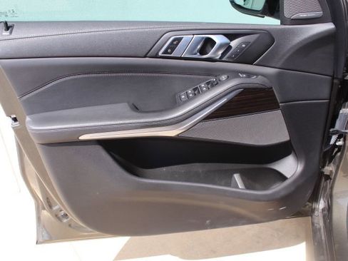 Used 2023 BMW X5 xDrive40i w/ M Sport Package image 12