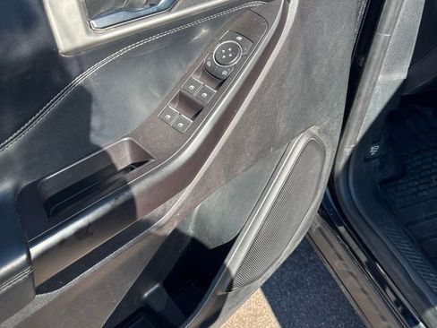 Used 2020 Ford Explorer XLT w/ Equipment Group 202A AWD/4WD image 11