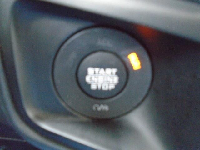 Used 2025 Jeep Wrangler Unlimited Sahara AWD/4WD image 9