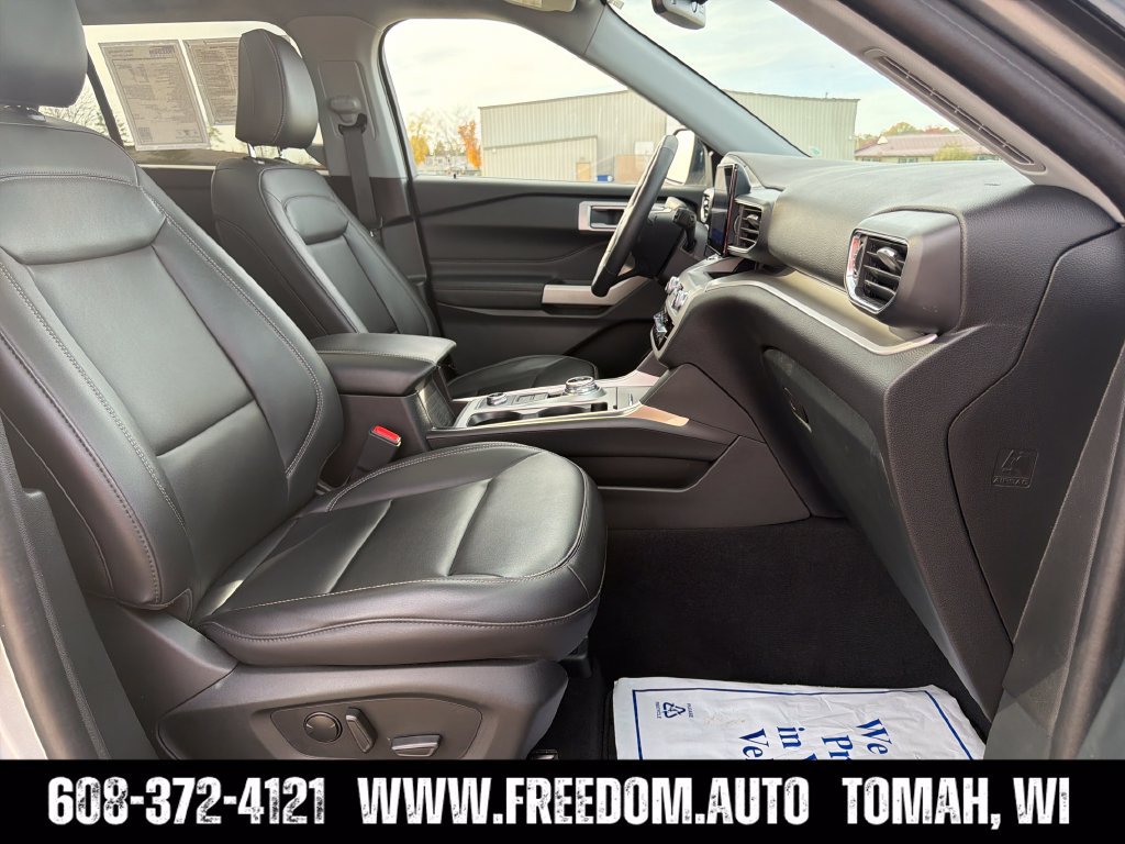 Used 2024 Ford Explorer XLT w/ Equipment Group 202A AWD/4WD image 39